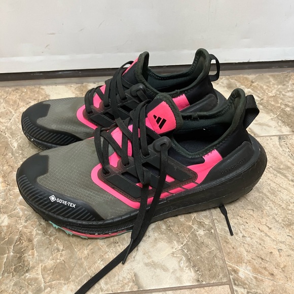 Adidas Ultraboost Light Gore-Tex Womens Size 7.5 Running Shoes Black HP6403 - Picture 3 of 5